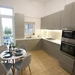 Mianelly Center Daire Köstence